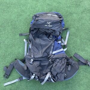 Vintage ARC'TERYX Bora 80 L internal frame backpack CANADA Made Size M Blue
